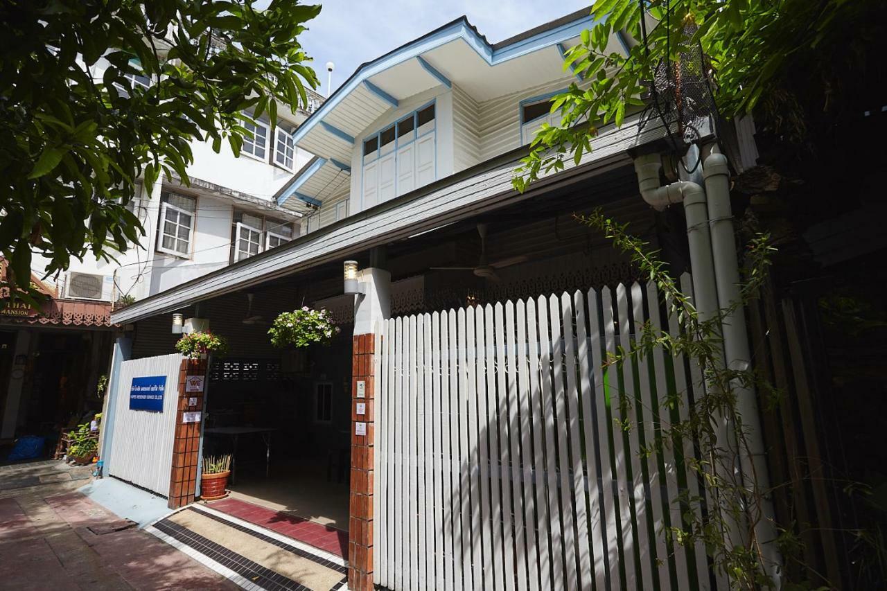 We Hostel Bangkok Exterior photo