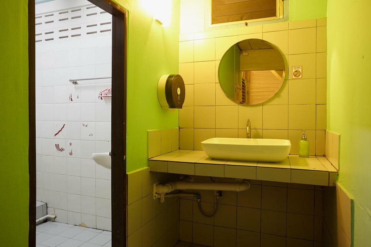 We Hostel Bangkok Exterior photo