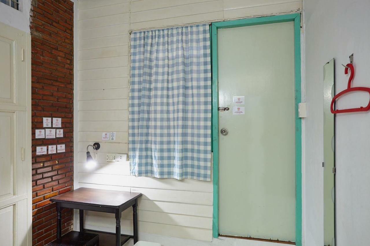 We Hostel Bangkok Exterior photo