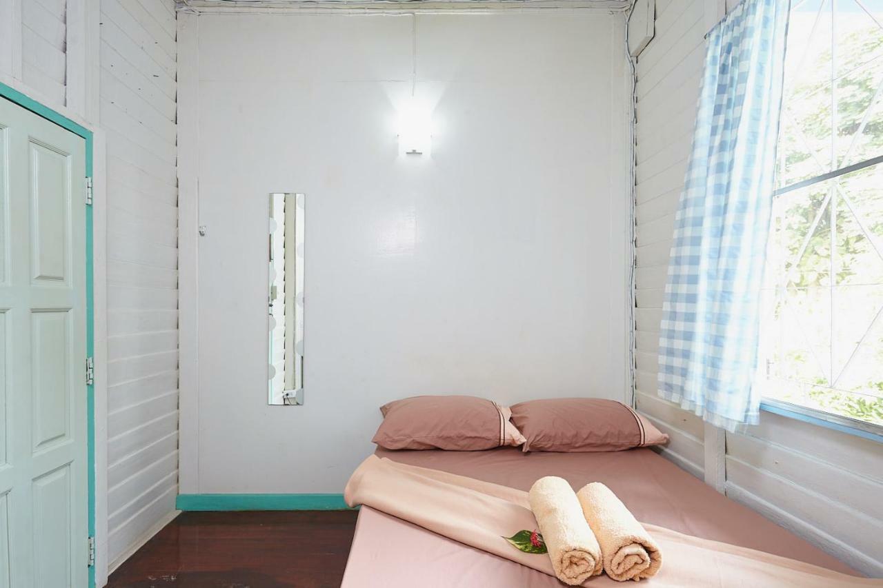 We Hostel Bangkok Exterior photo