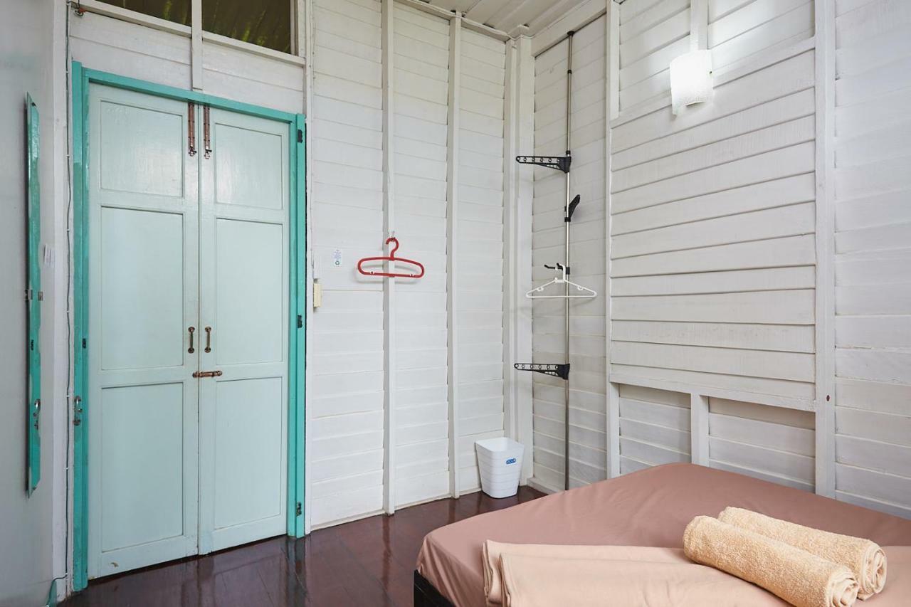We Hostel Bangkok Exterior photo