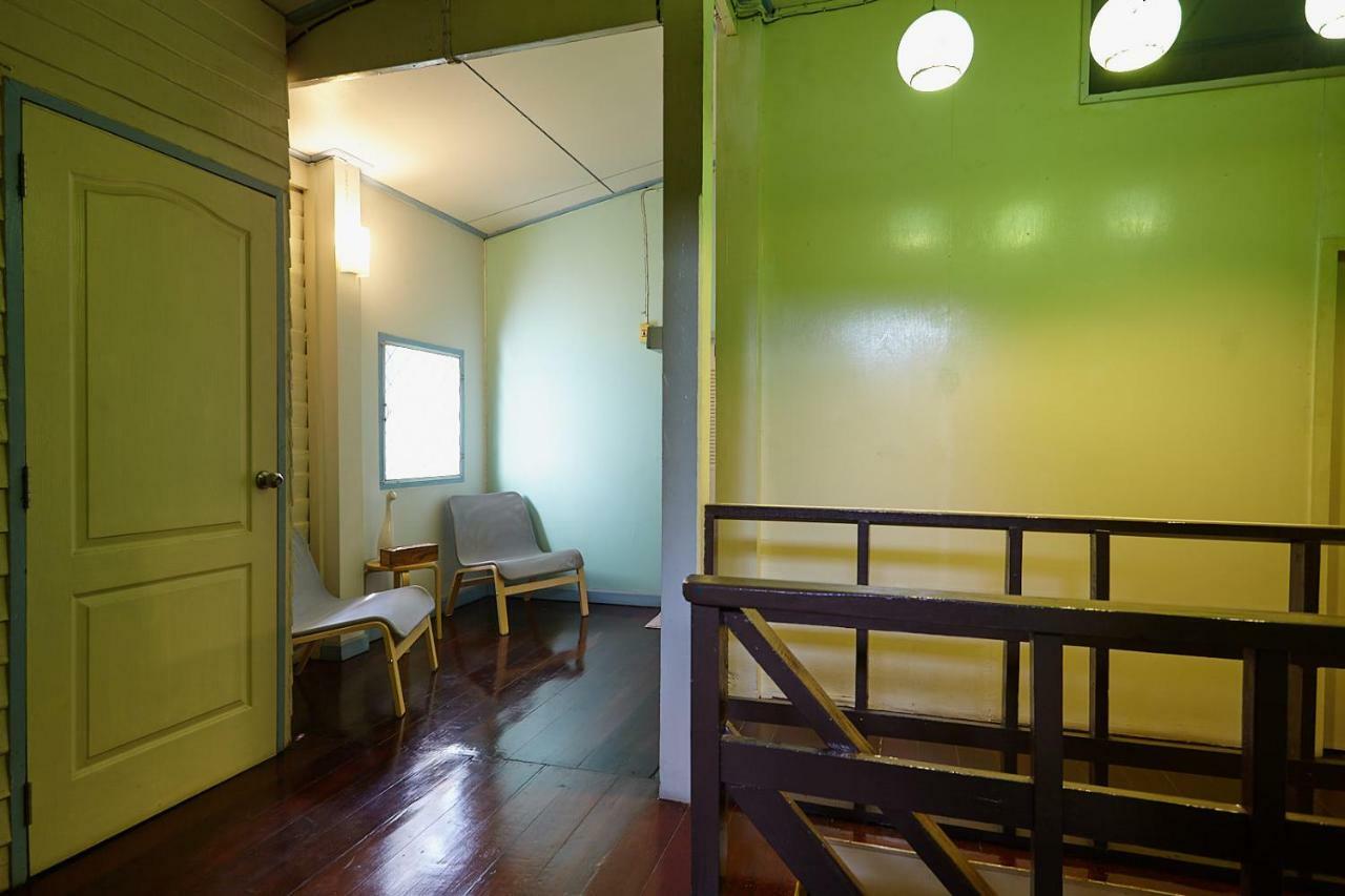 We Hostel Bangkok Exterior photo