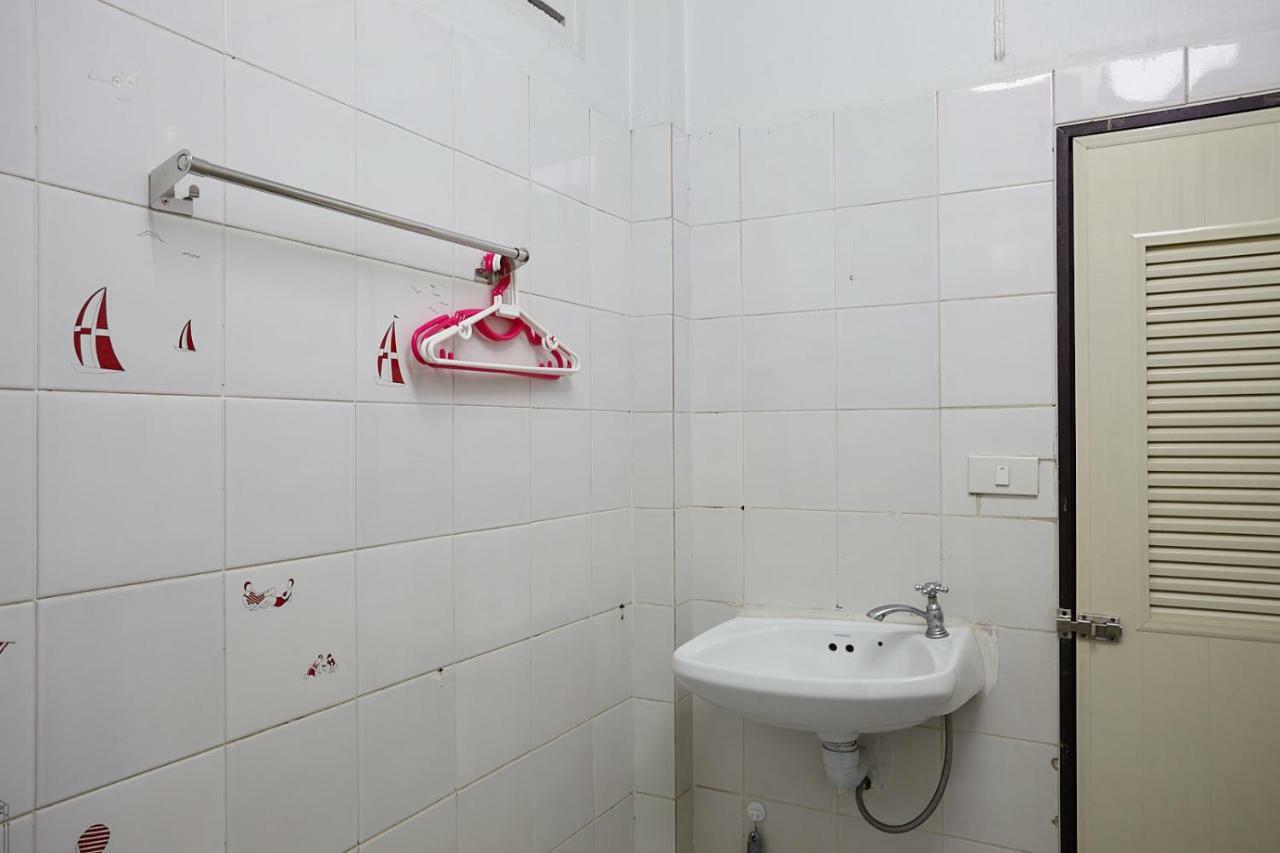 We Hostel Bangkok Exterior photo