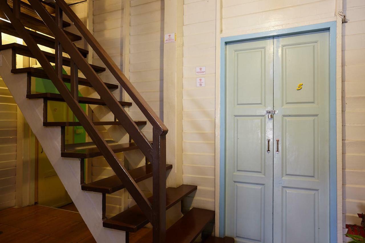 We Hostel Bangkok Exterior photo