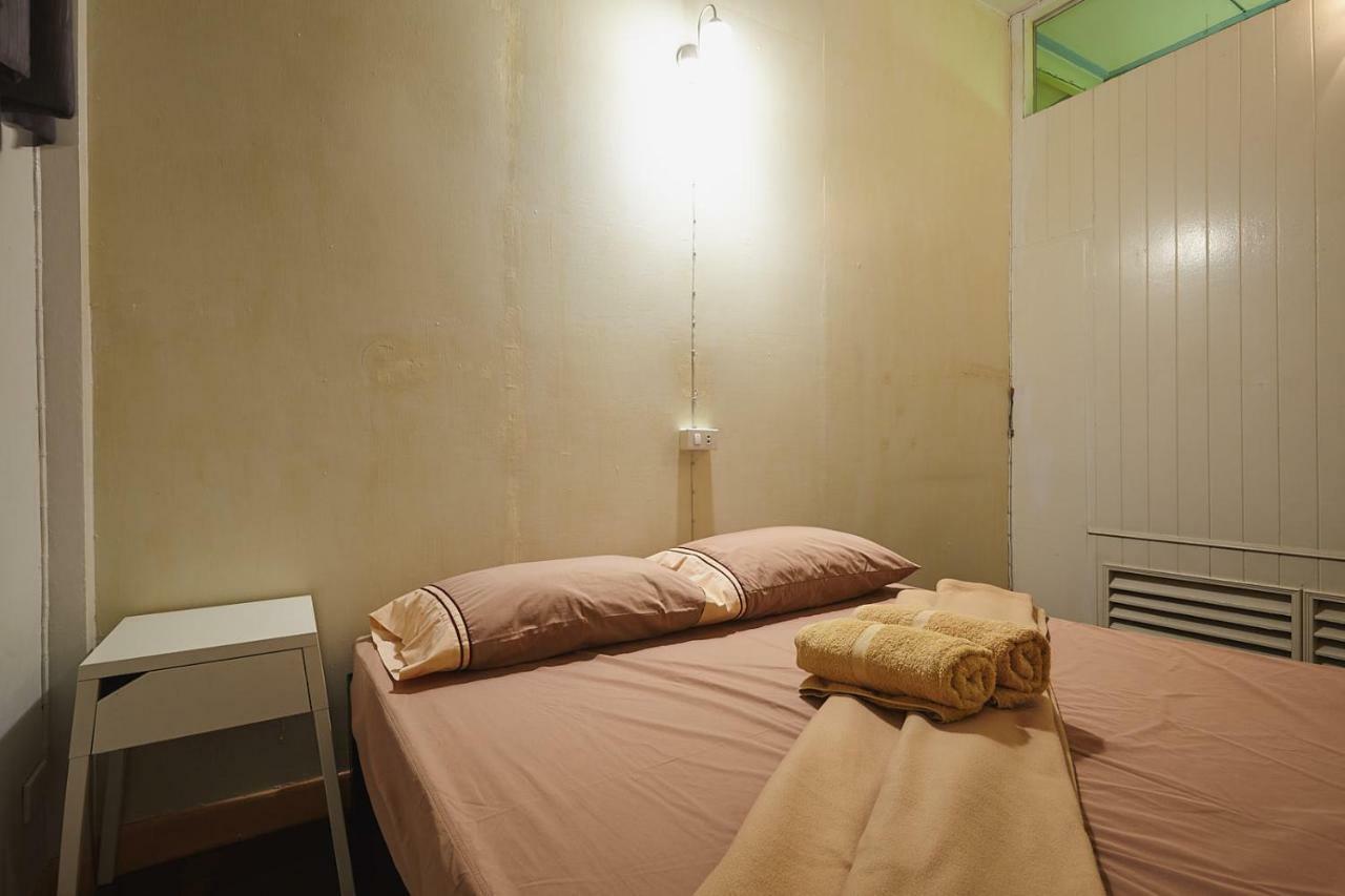 We Hostel Bangkok Exterior photo